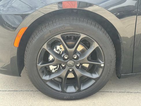 New 2027 Chrysler Pacifica Limited w/ S Appearance Package FWD image 4