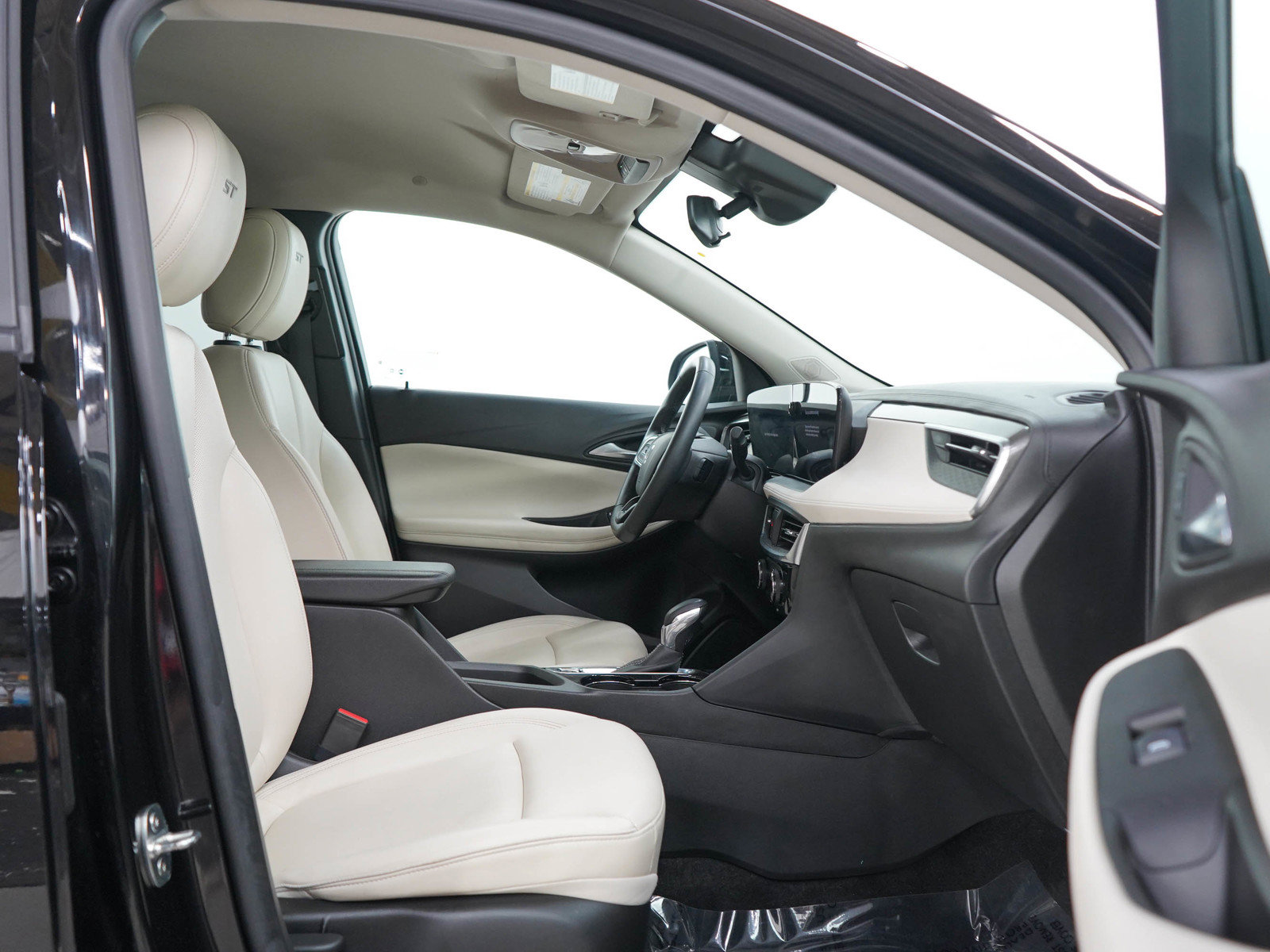 Used 2024 Buick Encore GX Sport Touring AWD/4WD image 11