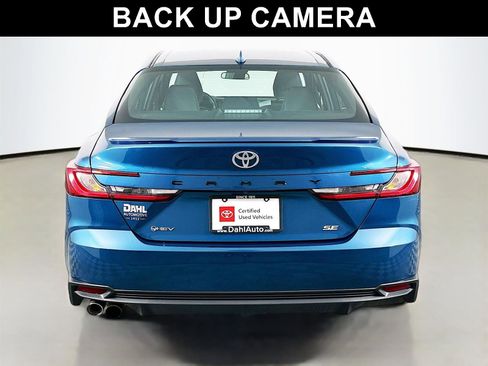 Used 2025 Toyota Camry SE image 6