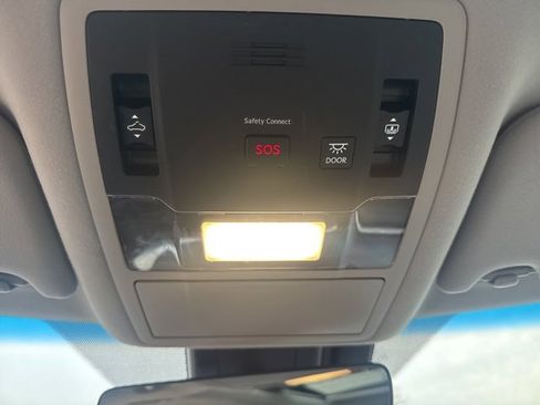 Used 2017 Lexus RX 450h AWD image 29