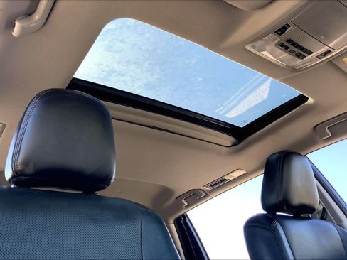 Used 2017 Toyota Highlander Limited image 14