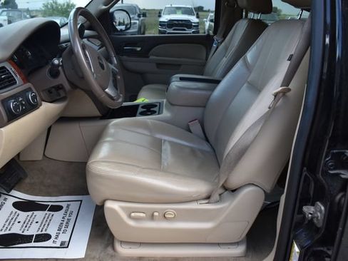 Used 2011 GMC Yukon XL SLT w/ SLT-2 Equipment Package AWD/4WD image 15