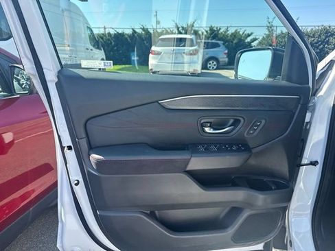 Used 2026 Honda Pilot Black Edition image 23