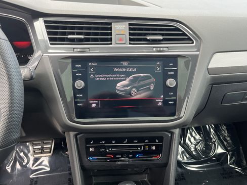 Used 2022 Volkswagen Tiguan SE R-Line image 26