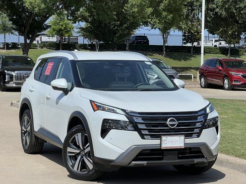 Certified 2025 Nissan Rogue SL FWD image 2