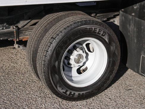 Used 2016 Chevrolet Express 4500 w/ Chrome Appearance Package RWD image 34