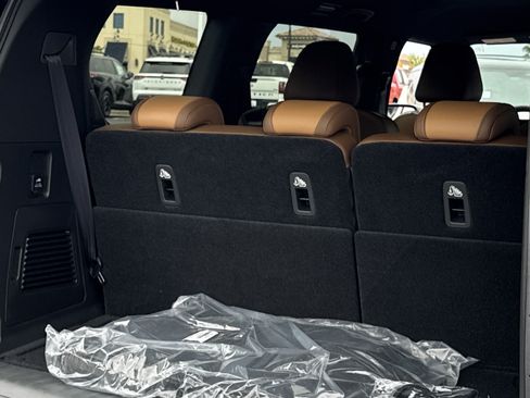New 2026 Nissan Armada SL w/ Captain's Chari Seat Package AWD/4WD image 18