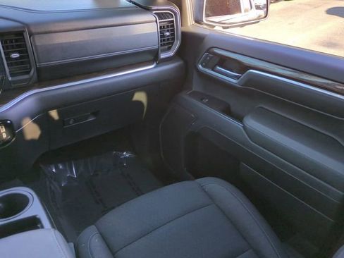 Used 2024 GMC Sierra 1500 SLE w/ Preferred Package image 17