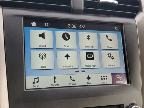 Used 2017 Ford Fusion SE w/ Fusion SE Technology Package image 27