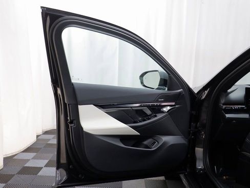 New 2026 BMW 530i xDrive w/ Premium Package image 4