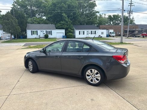 Used 2013 Chevrolet Cruze LS FWD image 5