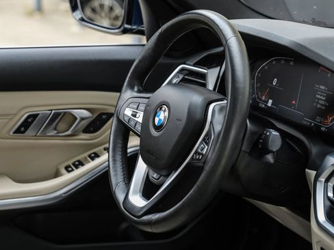 Used 2019 BMW 330i xDrive Sedan w/ Convenience Package AWD/4WD image 16