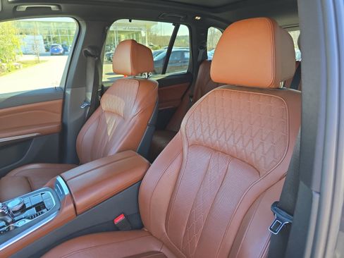 Used 2021 BMW X5 M50i w/ Executive Package image 18
