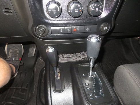 Used 2012 Jeep Wrangler Unlimited Sahara w/ Mopar Chrome Edition Group image 39