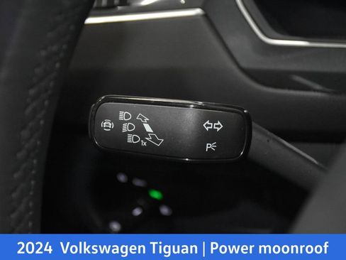 Used 2024 Volkswagen Tiguan SE R-Line image 10