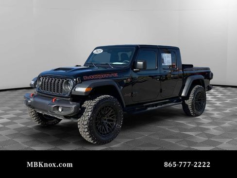 Used 2025 Jeep Gladiator Mojave w/ Convenience Group image 1