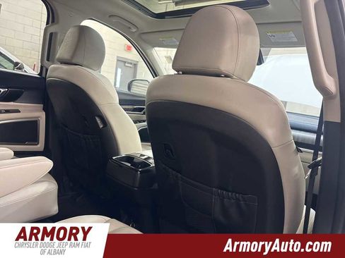 Used 2023 Kia Telluride EX w/ EX Captain's Chair Package image 38