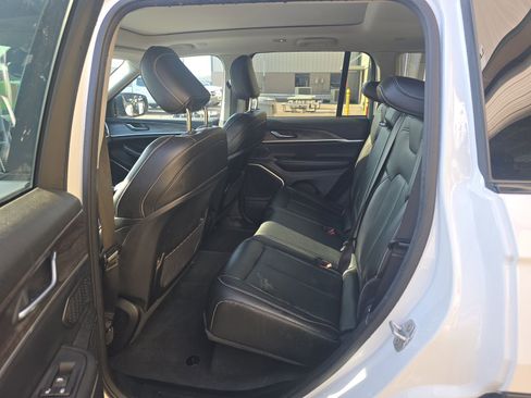 Used 2022 Jeep Grand Cherokee Limited 4xe AWD/4WD image 4