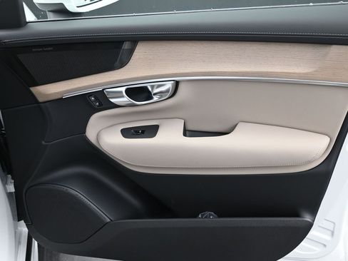 New 2026 Volvo XC90 B6 Plus w/ Protection Package Premier AWD/4WD image 14