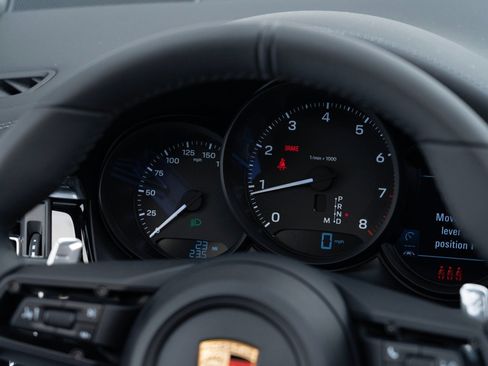 Used 2025 Porsche Macan image 20