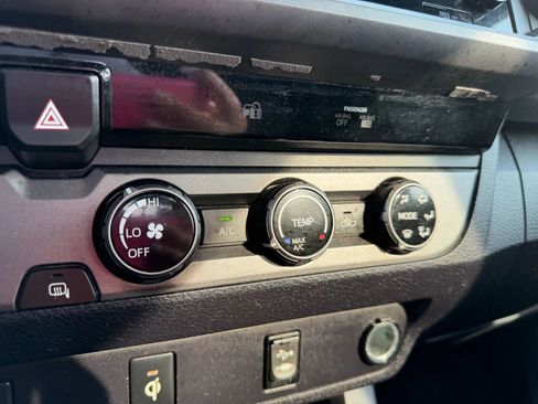 Used 2016 Toyota Tacoma TRD Sport w/ Towing Package image 17