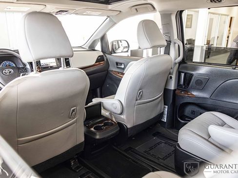 Used 2019 Toyota Sienna Limited image 33