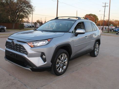 Used 2019 Toyota RAV4 Limited image 6