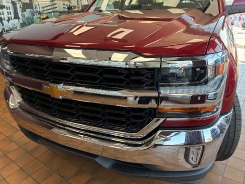 Used 2018 Chevrolet Silverado 1500 LT w/ All Star Edition image 9