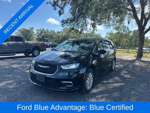 Used 2024 Chrysler Pacifica Touring-L FWD image 1