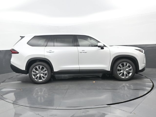 New 2026 Toyota Grand Highlander FWD image 2