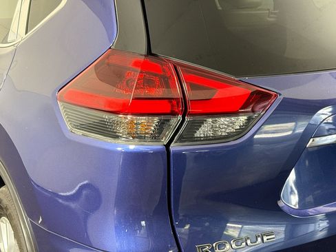 Used 2018 Nissan Rogue SV FWD image 36