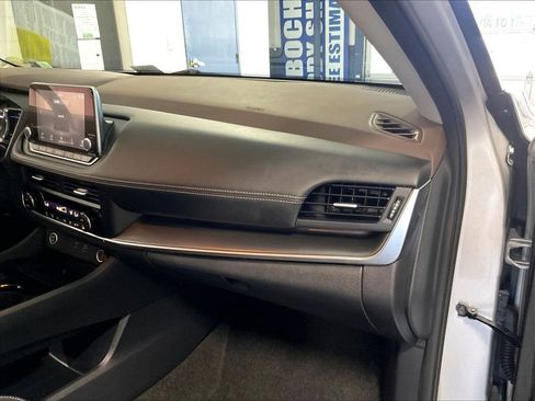 Used 2023 Nissan Rogue SV AWD/4WD image 13