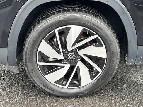 Used 2025 Volkswagen Atlas SE AWD/4WD image 11
