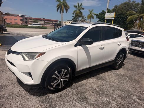 Used 2017 Toyota RAV4 LE FWD image 2