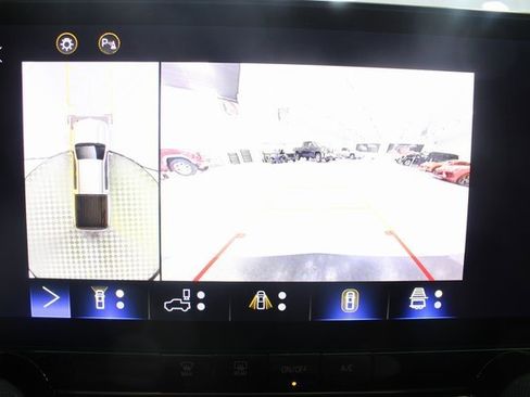 Used 2024 Chevrolet Colorado Trail Boss w/ Technology Package image 3