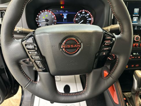 Certified 2025 Nissan Frontier PRO-4X w/ Pro Convenience Package image 11