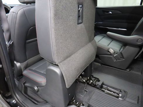 Used 2024 Chevrolet Traverse Z71 w/ LPO, Floor Liner Package AWD/4WD image 68