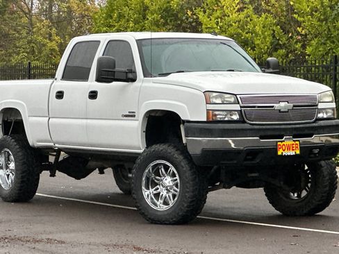 Used 2006 Chevrolet Silverado 2500 LT w/ Heavy-Duty Power Package image 2