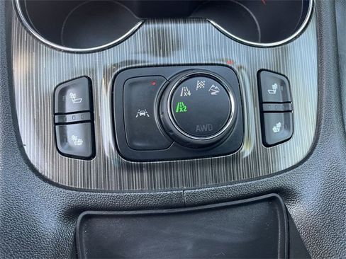 Used 2023 GMC Acadia SLT image 18