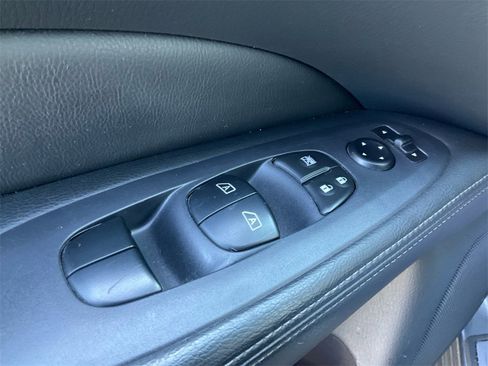 Used 2018 Nissan Pathfinder SL image 34
