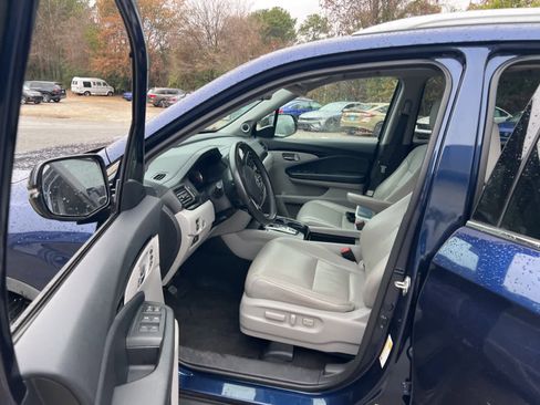 Used 2020 Honda Pilot Touring image 16