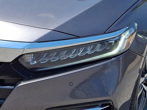 Used 2018 Honda Accord Touring image 9