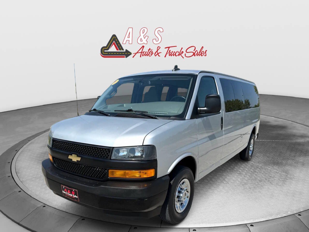 Used 2020 Chevrolet Express 3500 LS RWD image 3