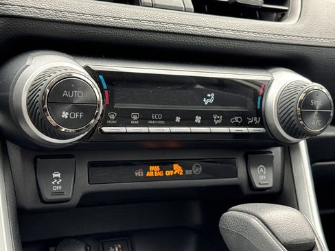 Used 2025 Toyota RAV4 XLE image 22