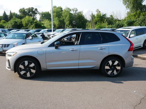 Used 2024 Volvo XC60 T8 Plus w/ Climate Package AWD/4WD image 4