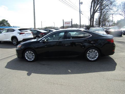 Used 2016 Lexus ES 350 w/ Navigation System Package image 4