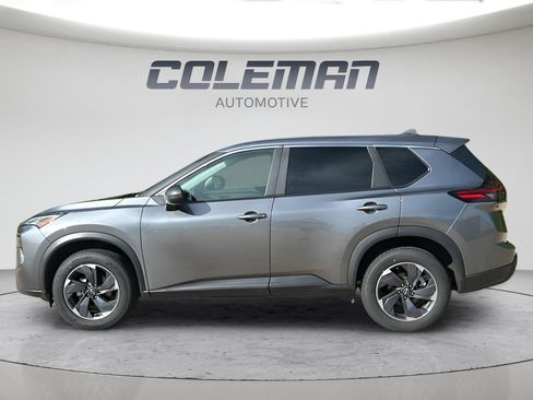 Used 2024 Nissan Rogue SV FWD image 2