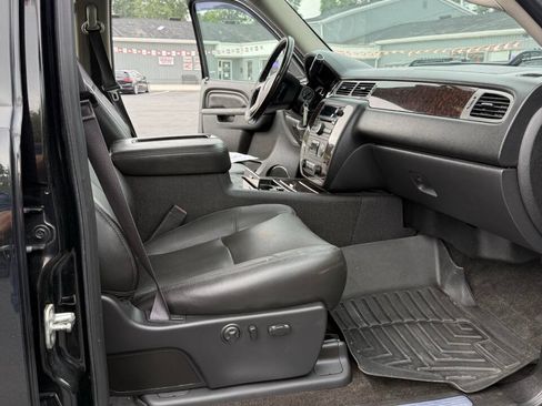Used 2014 GMC Sierra 2500 Denali w/ Suspension Package, Off-Road AWD/4WD image 14