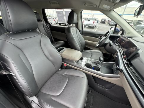 Used 2025 Kia Carnival image 27