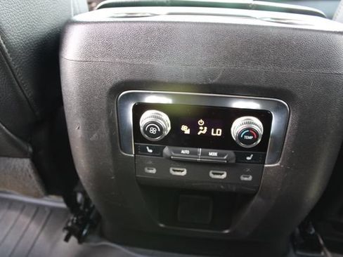 Used 2022 GMC Yukon Denali w/ Denali Ultimate Package AWD/4WD image 18